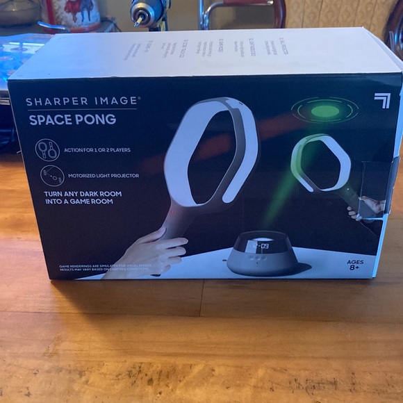 New Sharper Image Virtual  Space Pong Game 1 or 2 players - Picture 1 of 4